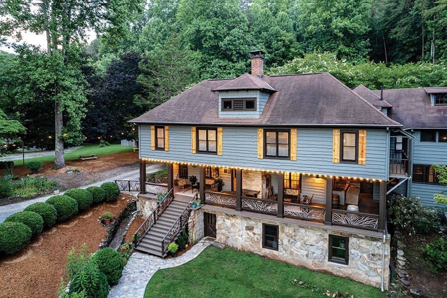 Clayton, Georgia’s Beechwood Inn presents a touch of history in its rooms.
